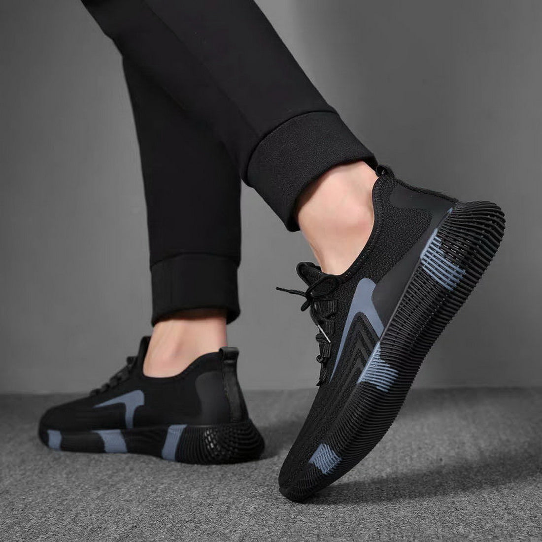 Non-slip mesh sneakers