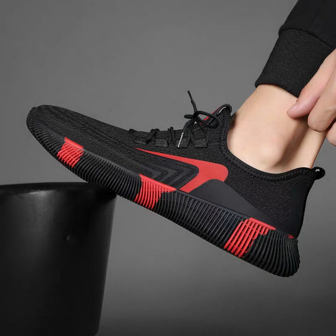 Non-slip mesh sneakers