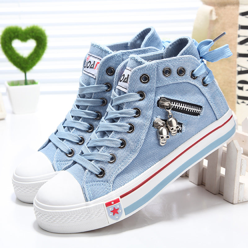 Flat lace up sneakers